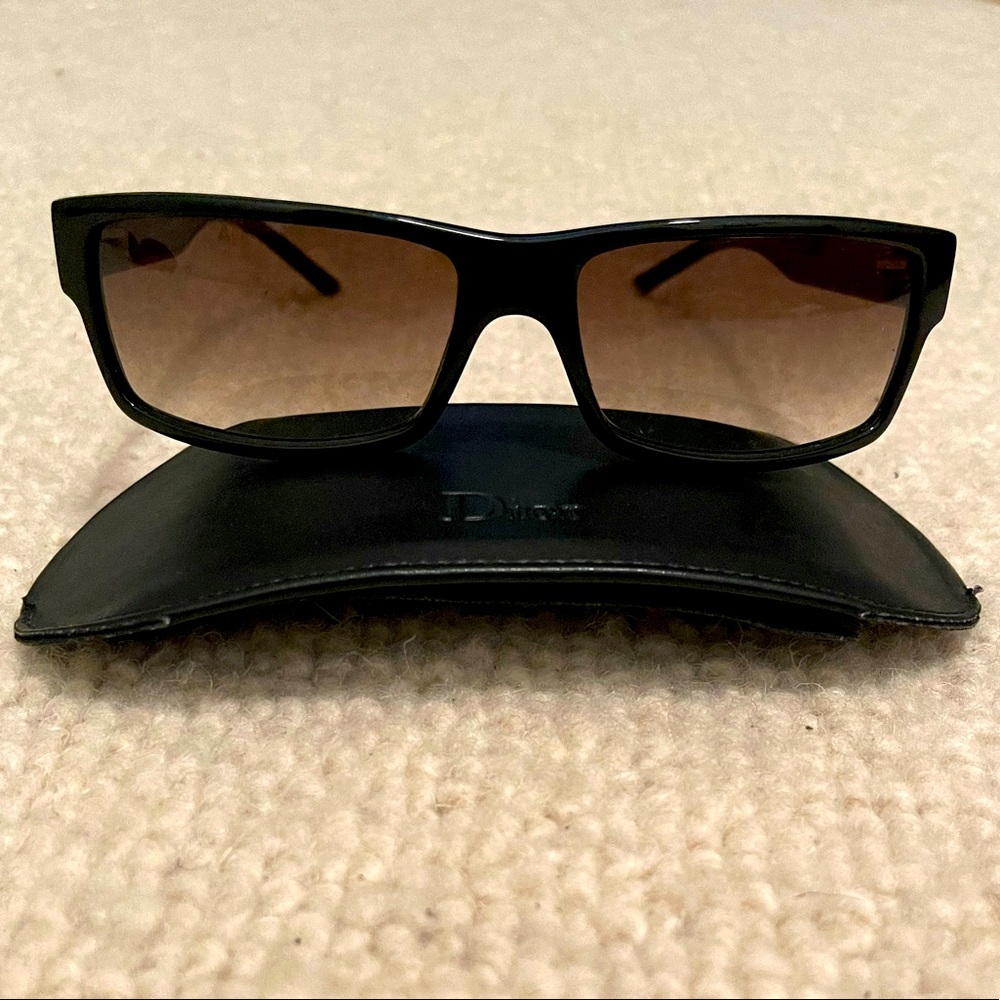 Dior Sunglasses + Case 👓